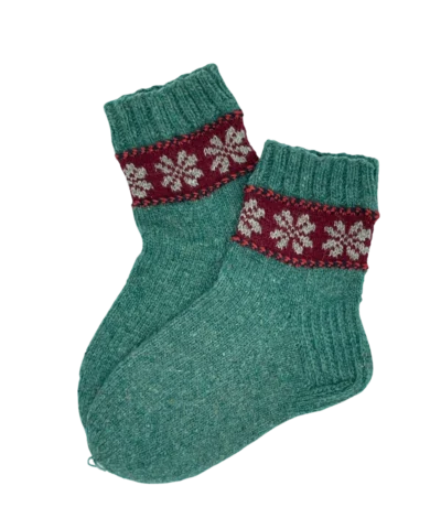 Hand-knitted wool socks green
